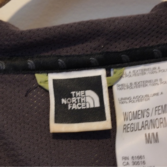 The North Face Vintage Green Windbreaker Jacket -Pre-Loved, Lightweight Packable - Picture 9 of 9